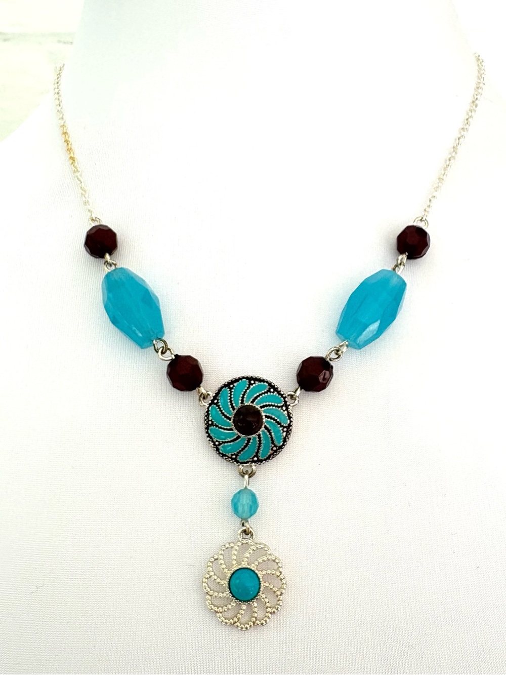 Avon Necklace Y Sunburst Pendant 18” Blue Brownish Red Silver Tone